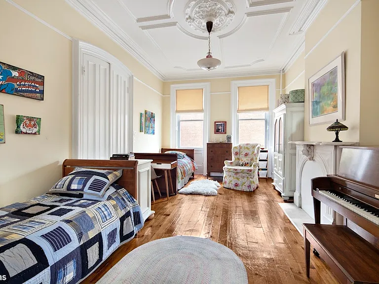 337 Hoyt St #1 — Photo 1