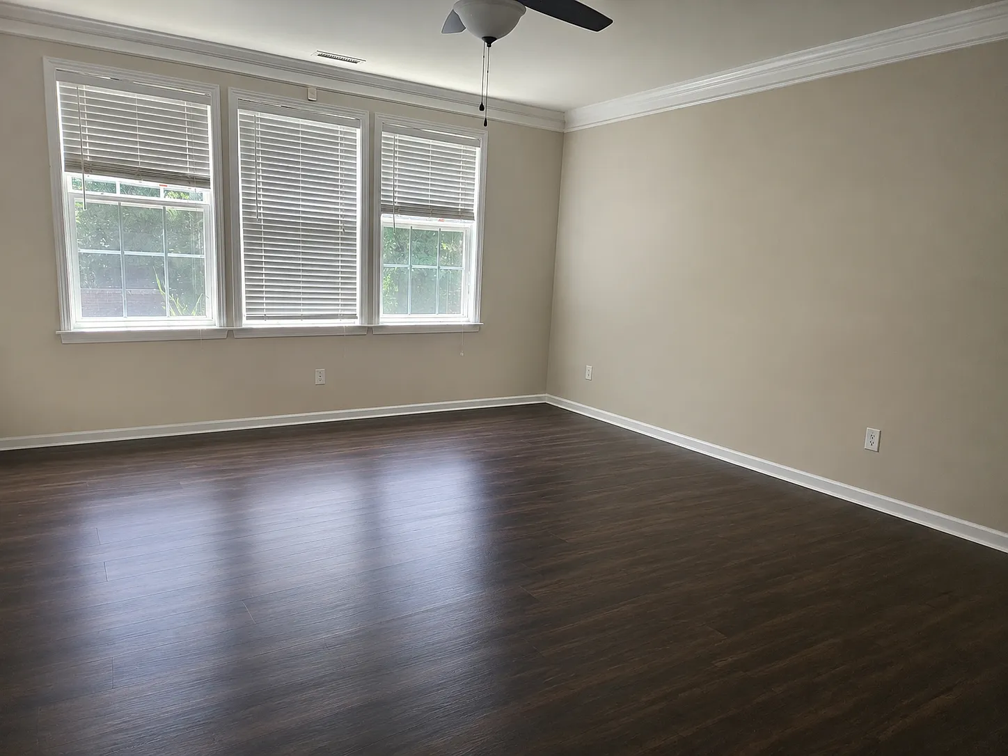 3 bed, 2.5 bath, 2474 sqft, $2,490 — Photo 4