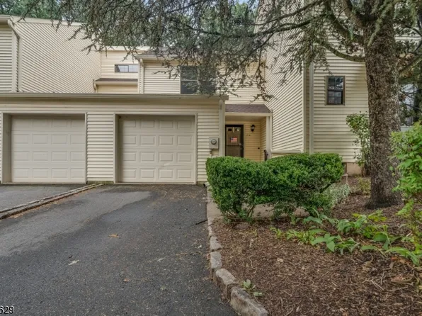214 Burlington Ct, Raritan Twp., NJ 08822
