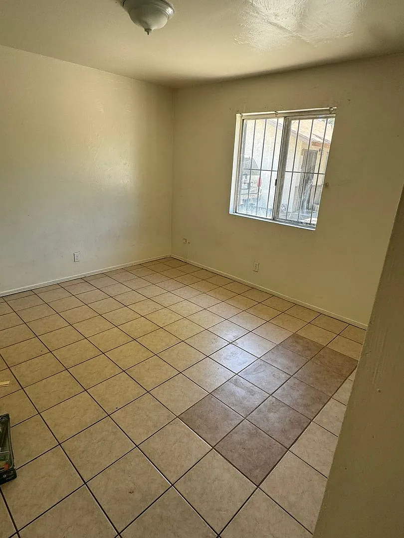 Enjoy this 2 bed/1 bath apartment - Bakersfield - Coming soon! — Photo 4