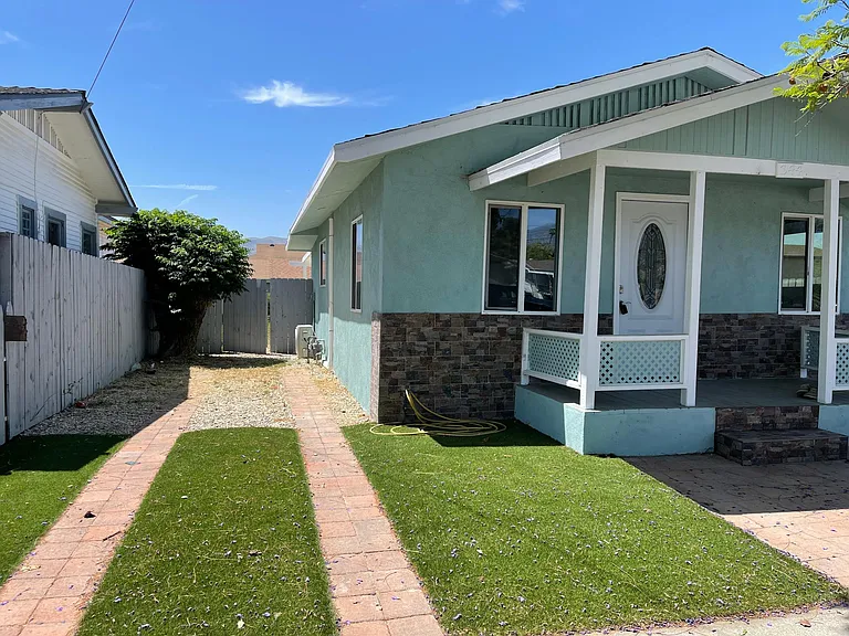 344 Sespe Ave — Photo 2