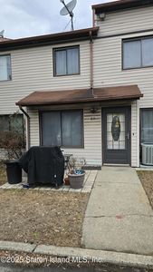 64 Wolkoff Ln, Staten Island, NY, 10303