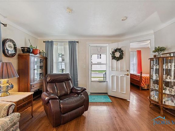 5th image of 224 W Evers Ave