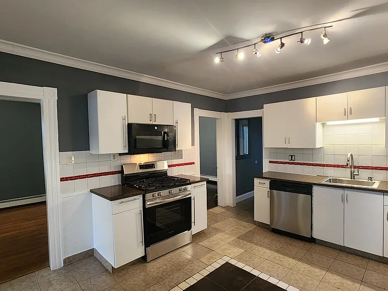 207 Sheridan St #2 — Photo 5