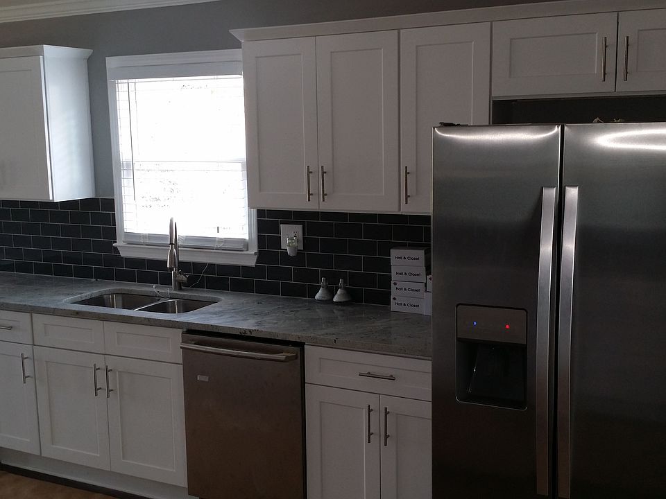 2nd image of 1042 Sanders Ave SE