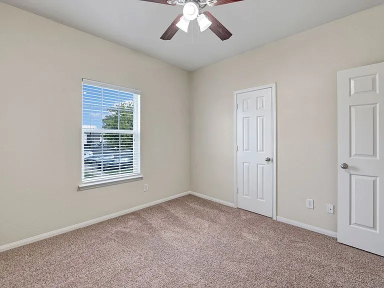 Riviera Apartments — Photo 22