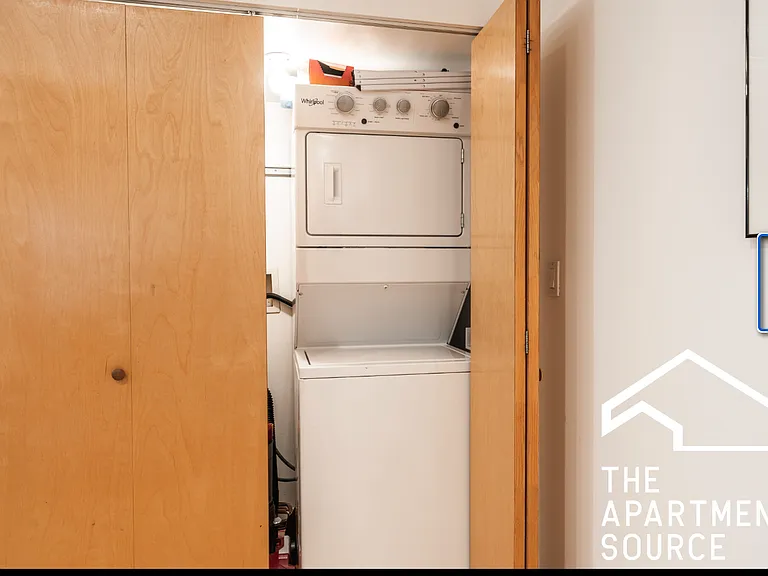 1409 N Wicker Park Ave — Photo 13