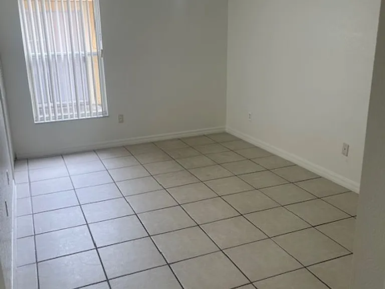 1515 Oleander Ave — Photo 3