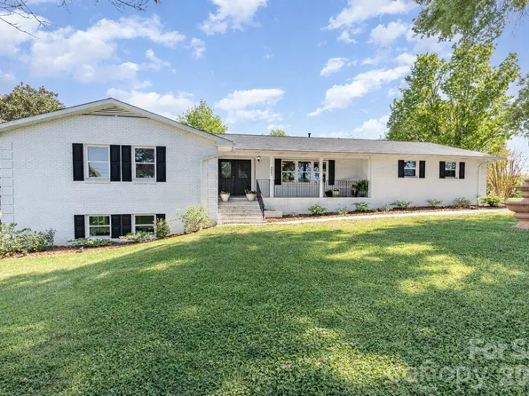 1041 Brawley School Rd, Mooresville, NC 28117