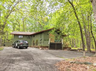 200 Hillside Dr, Lords Valley, PA 18428