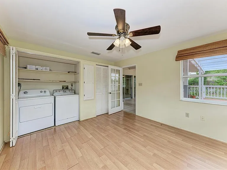 1827 Alta Vista St — Photo 34