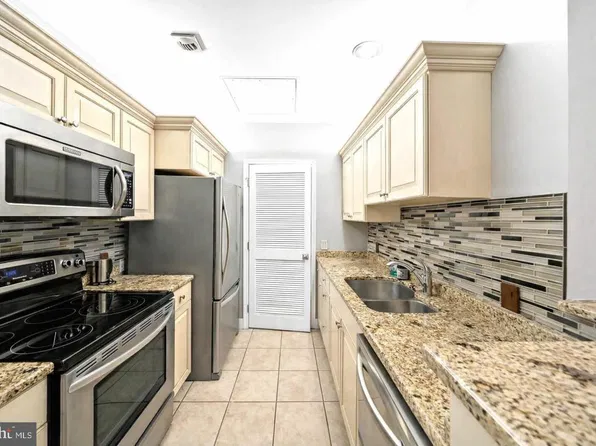 1600 Arch St APT 1610, Philadelphia, PA 19103