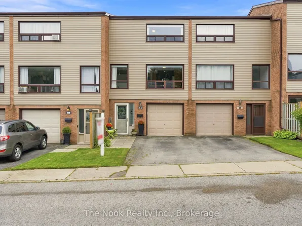 27 The Bridle Path, Clarington, ON L1C 3W1