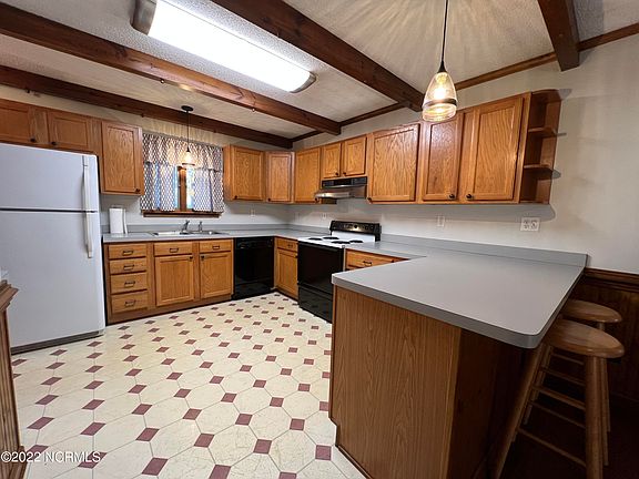3rd image of 608 Gaston Dr