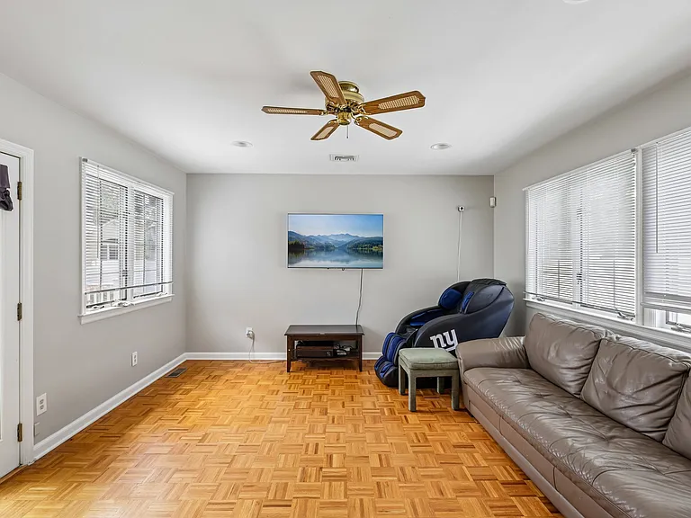 12-22 Sumner Pl — Photo 6