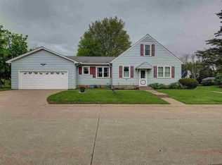 1321 Woodlawn Ave, Clinton, IA 52732