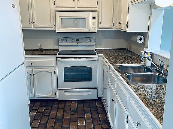 Kitchen with Appliances