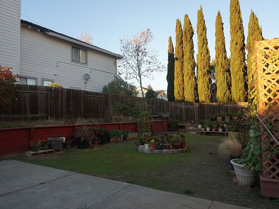 2nd image of 337 Sandy Neck Way