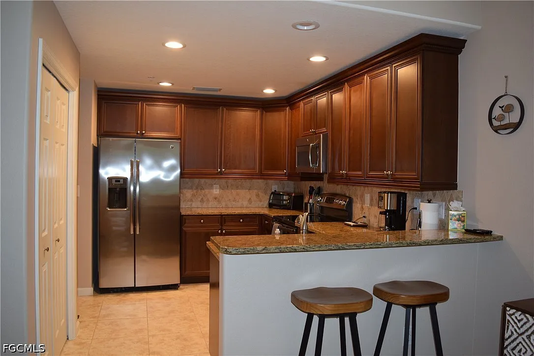 3 bed, 2.0 bath, 1657 sqft, $6,300 — Photo 2
