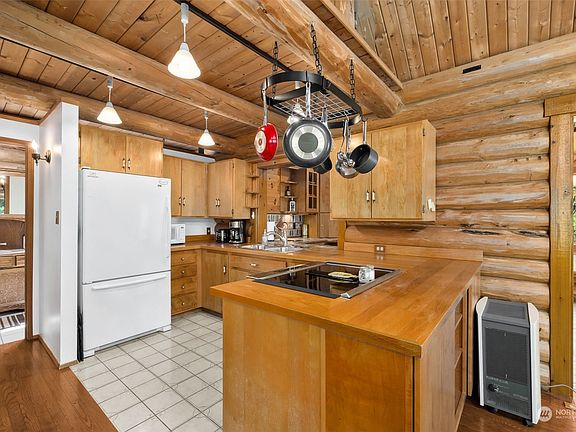 3rd image of 8506 Estate Lane SW