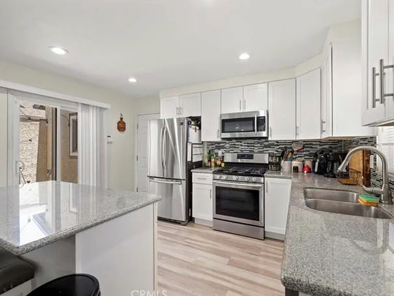 4842 Village Green Way — Photo 5