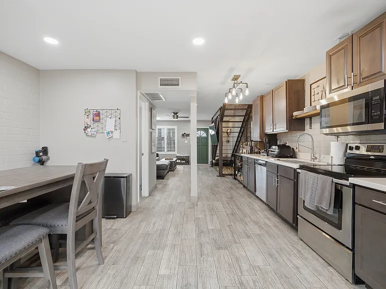 4846 N Woodmere Fairway #8 — Photo 10