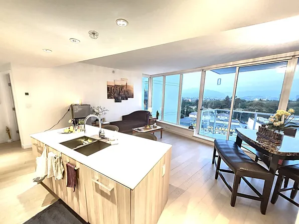 4638 Gladstone St #809, Vancouver, BC V5N 0G5