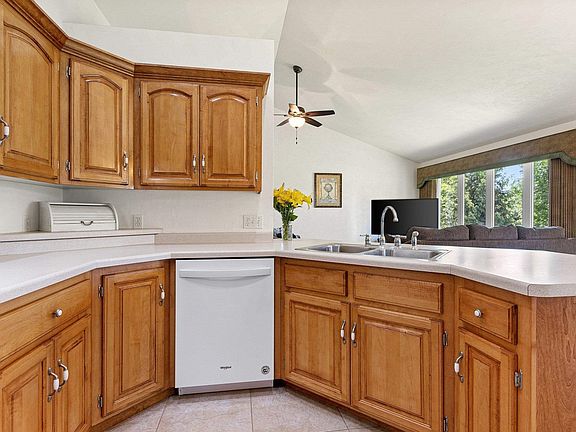 Kitchen -breakfast bar