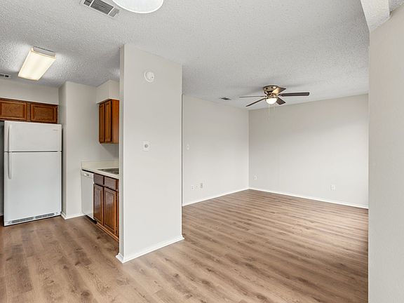 5th image of 104 Mosscliff Cir APT 11