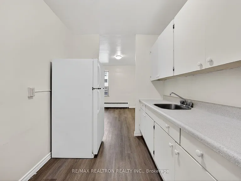 275 Wentworth St W #716 — Photo 9