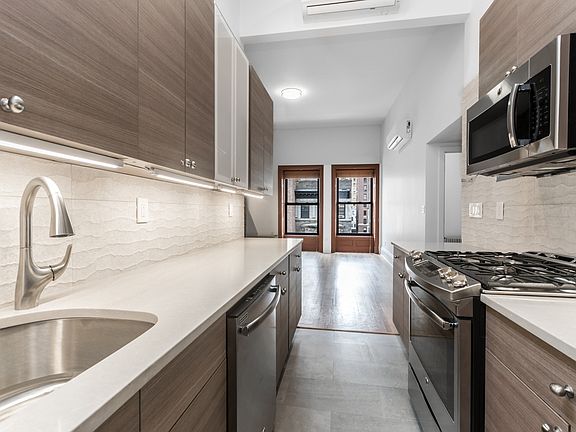 4th image of 14 W 69th St APT 15