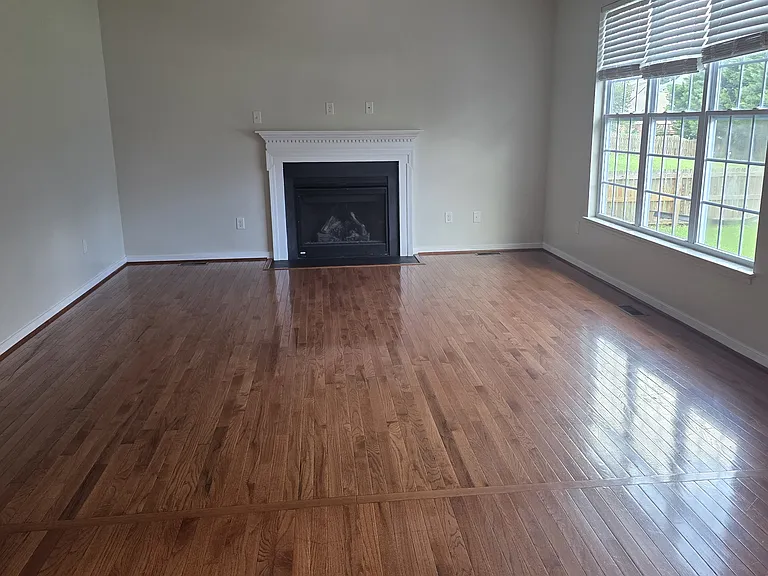 1612 Hennington Ter — Photo 9