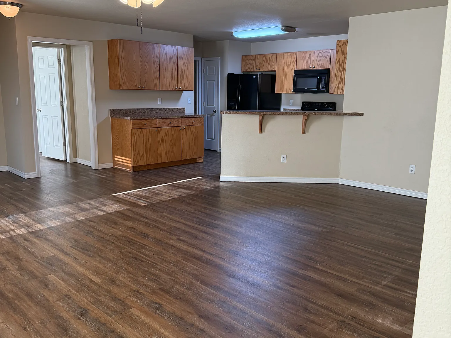 3 bed, 1350 sqft, $1,400 — Photo 3