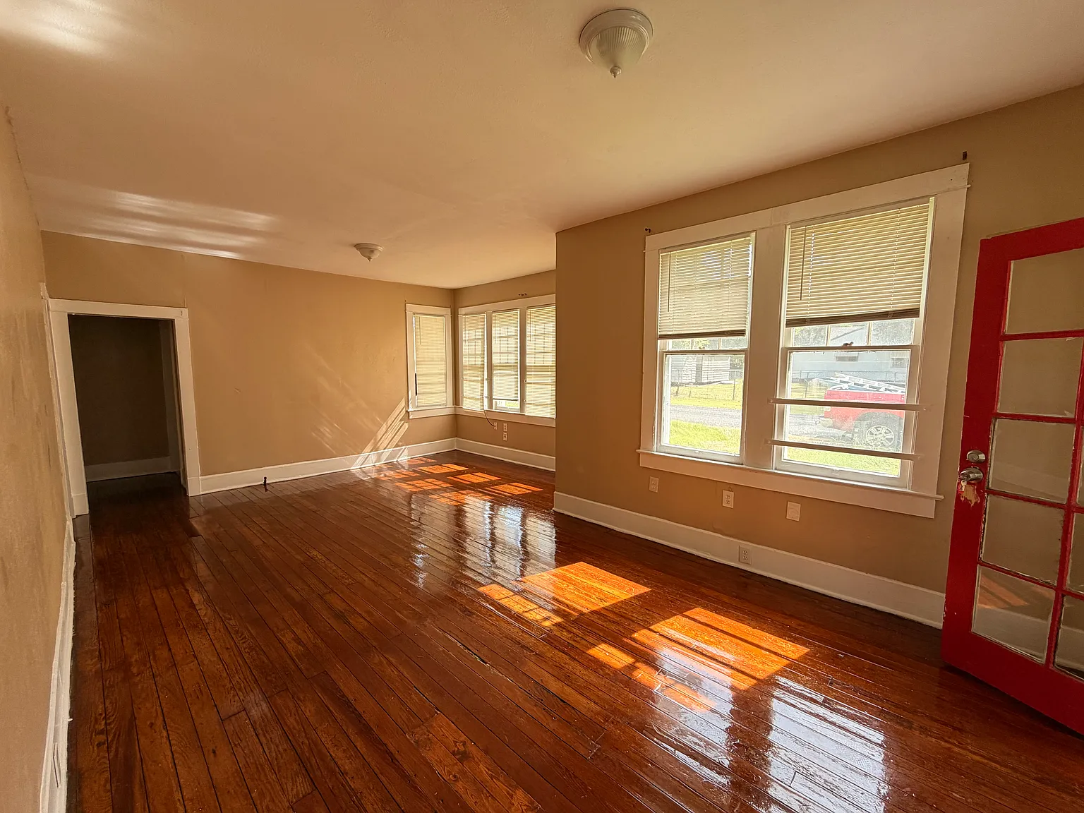 3 bed, 1200 sqft, $900 — Photo 4