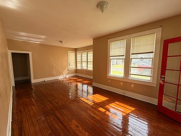 4th image of 2543 Main St