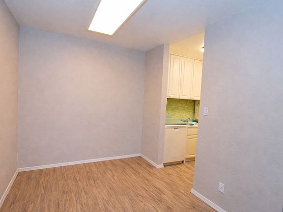 4th image of 2955 Lakeside Dr Unit 301