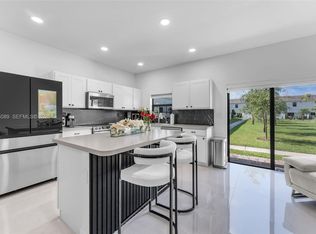 617 SW 11th St, Florida City, FL 33034