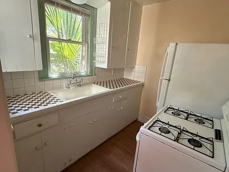 507 E. College Avenue — Photo 11
