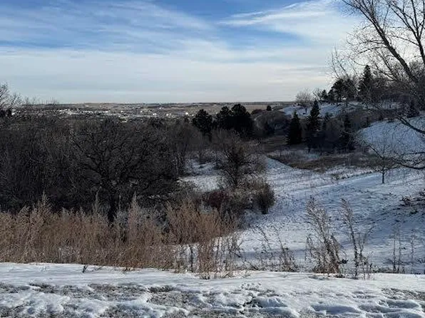 1313 N 26th St, Bismarck, ND 58501