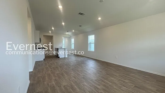 3 bed, 2.0 bath, 1470 sqft, $1,745 — Photo 4
