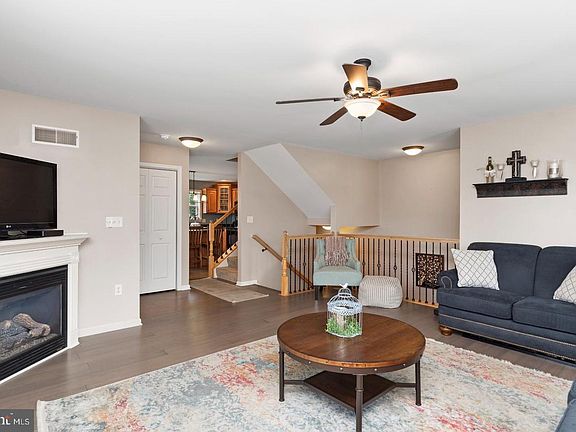 5th image of 536 Meadowcroft Cir