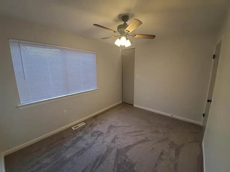 200 Railroad St #4 — Photo 4