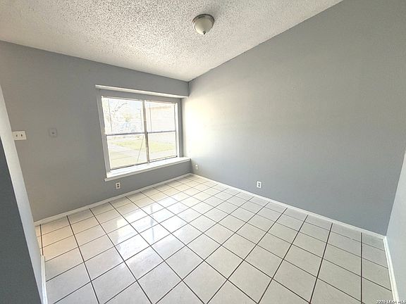 5th image of 6704 Hickory Springs Dr