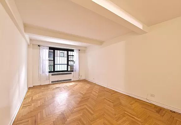 2nd image of 55 Park Ter E APT B12