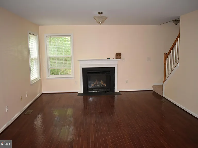 4623 Lakeview Pkwy — Photo 5