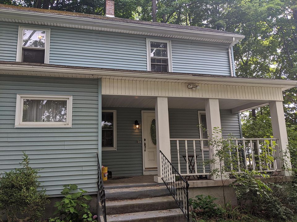 Front porch and main entrance