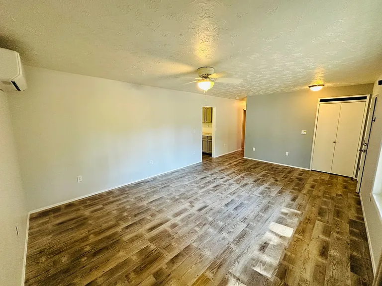 22213 NE 37th Ave — Photo 6