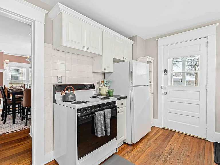 211 Catalpa Dr — Photo 27