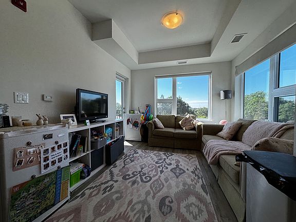 5th image of 110 Fergus Ave #412