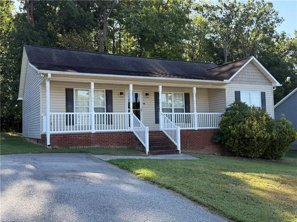 13 Thomasville High Dr, Thomasville, NC 27360